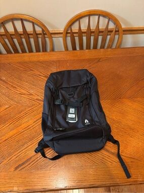 NWT Nixon Hauler 25L Skate Backpack Black Laptop Sleeve Skateboard Straps